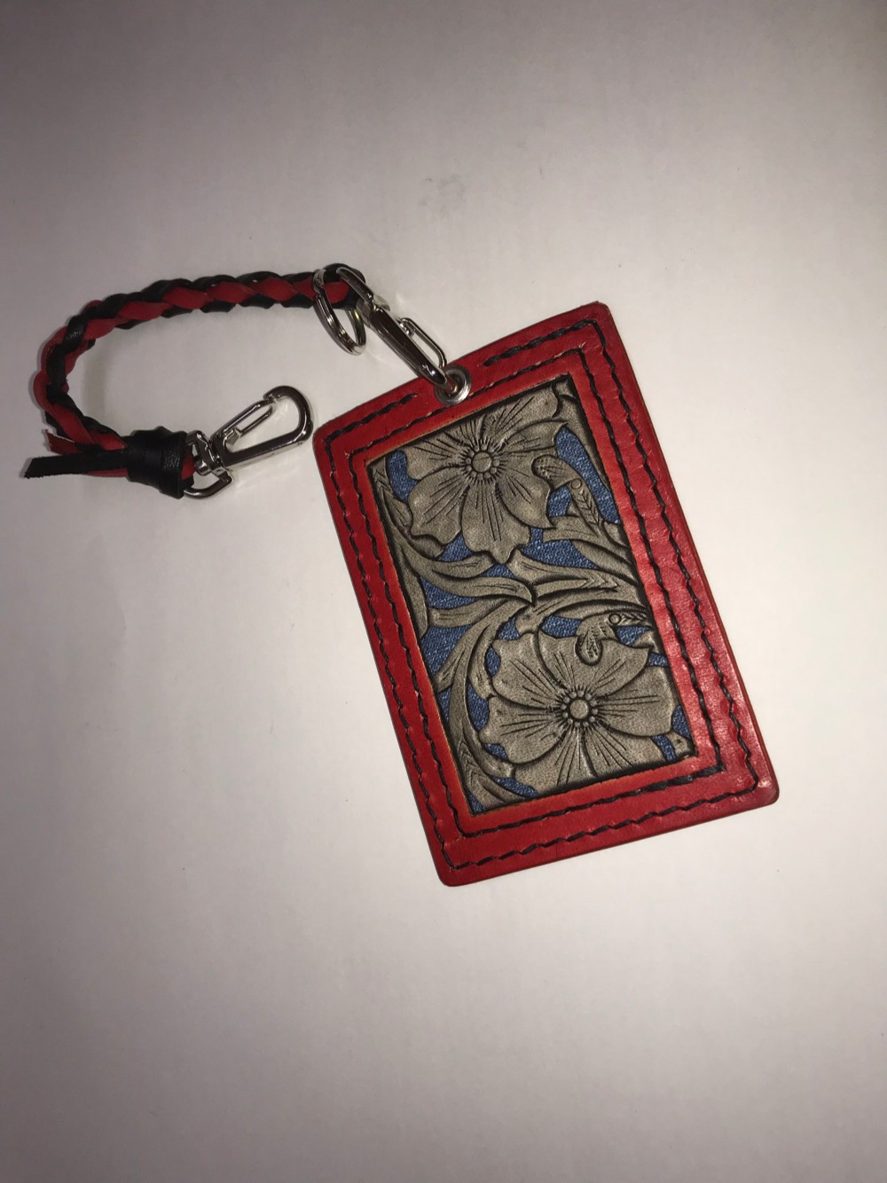 革作品　ウォレットロープ付きカービングパスケース