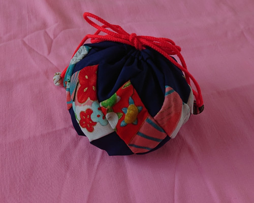 丸くてかわいいきんちゃく袋『檜垣袋』ちりめん細工 巾着袋 suzu-no