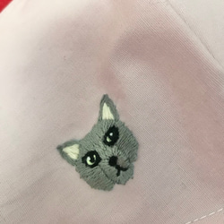 リアルフェイス刺繍のきれいめシンプル布マスク　猫　猫ちゃん柄　ロシアンブルー　刺繍マスク　手刺繍　大人用立体マスク　 1枚目の画像