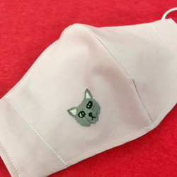 リアルフェイス刺繍のきれいめシンプル布マスク　猫　猫ちゃん柄　ロシアンブルー　刺繍マスク　手刺繍　大人用立体マスク　 2枚目の画像