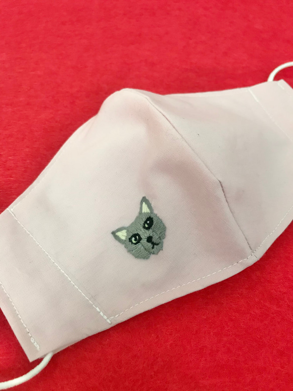 リアルフェイス刺繍のきれいめシンプル布マスク　猫　猫ちゃん柄　ロシアンブルー　刺繍マスク　手刺繍　大人用立体マスク　 2枚目の画像