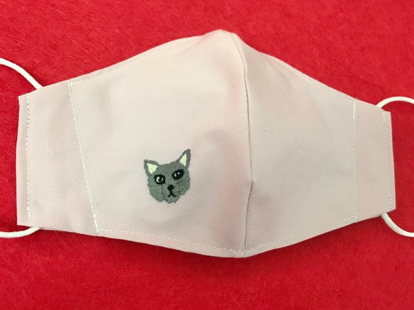 リアルフェイス刺繍のきれいめシンプル布マスク　猫　猫ちゃん柄　ロシアンブルー　刺繍マスク　手刺繍　大人用立体マスク　 3枚目の画像