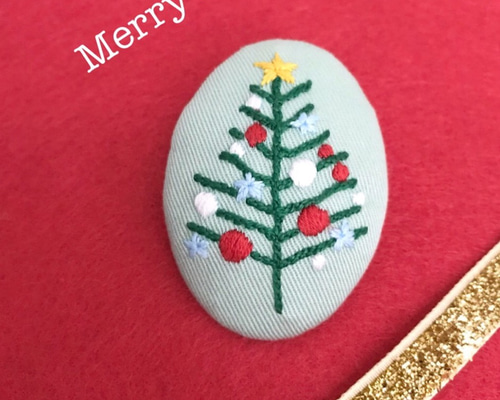 [専用　こり様]くるみボタン 刺繍 ブローチ フェルト クリスマス ツリー 刺繍ブローチ くるみボタン ハンドメイド クリスマス ツリー No.158