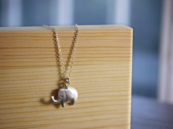 可愛動物園之 - 長鼻子先生 - 925純銀手工大象項鍊 可客製化刻字 第5張的照片