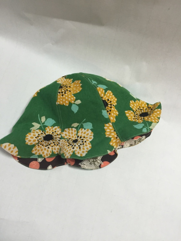 チューリップハット(緑 花柄×焦げ茶地 ピンク水玉 動物柄) 3枚目の画像