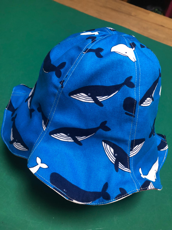 チューリップハット リバーシブル クジラ×タマゴドット size M 53cm 1枚目の画像