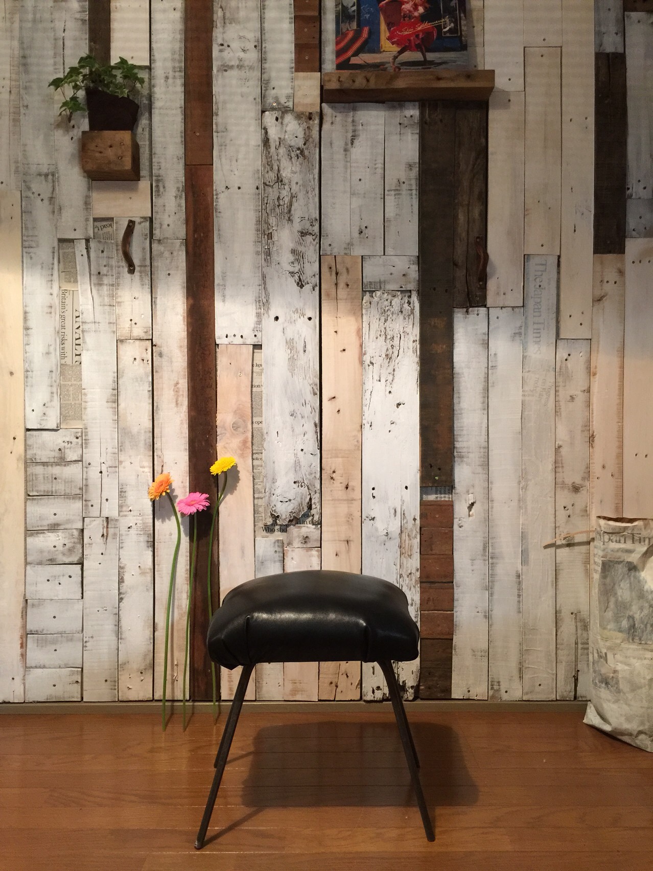 黒革のアンパンスツール