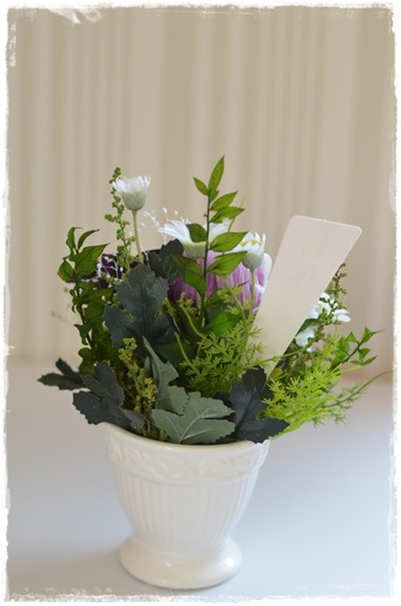 【仏花】プリザーブドフラワーの輪菊、ポンポン菊、デンファレのパープル×グリーンのお供え花 5枚目の画像