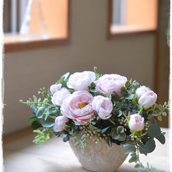 【アート】シェルピンクのバラとユーカリのオーバルアレンジ 10枚目の画像