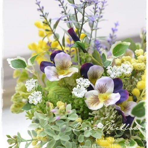 アート】ミモザとビオラの寄せ植え風春アレンジ アートフラワー ローズ
