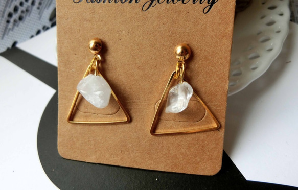 三角形の白い水晶の天然石の耳鍼低刺激性耳鍼 4枚目の画像