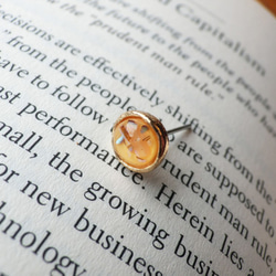 娜芙原創設計-炫彩簡約防敏耳針式耳環-澄黃 第1張的照片