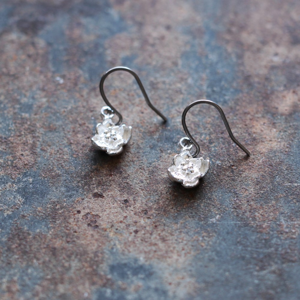 小さい花びらが8枚の花【SV】｜ピアス｜イヤリング｜P532