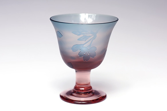 被せグラス 馬上杯 桜流れ（ピンク地にブルー）食前酒・冷酒に 3枚目の画像