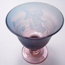 被せグラス 馬上杯 桜流れ（ピンク地にブルー）食前酒・冷酒に 4枚目の画像