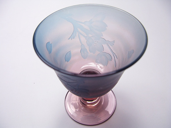 被せグラス 馬上杯 桜流れ（ピンク地にブルー）食前酒・冷酒に 4枚目の画像