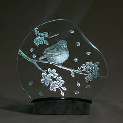 春の雀　LED照明付きエッチングガラスパネルオブジェ 1枚目の画像