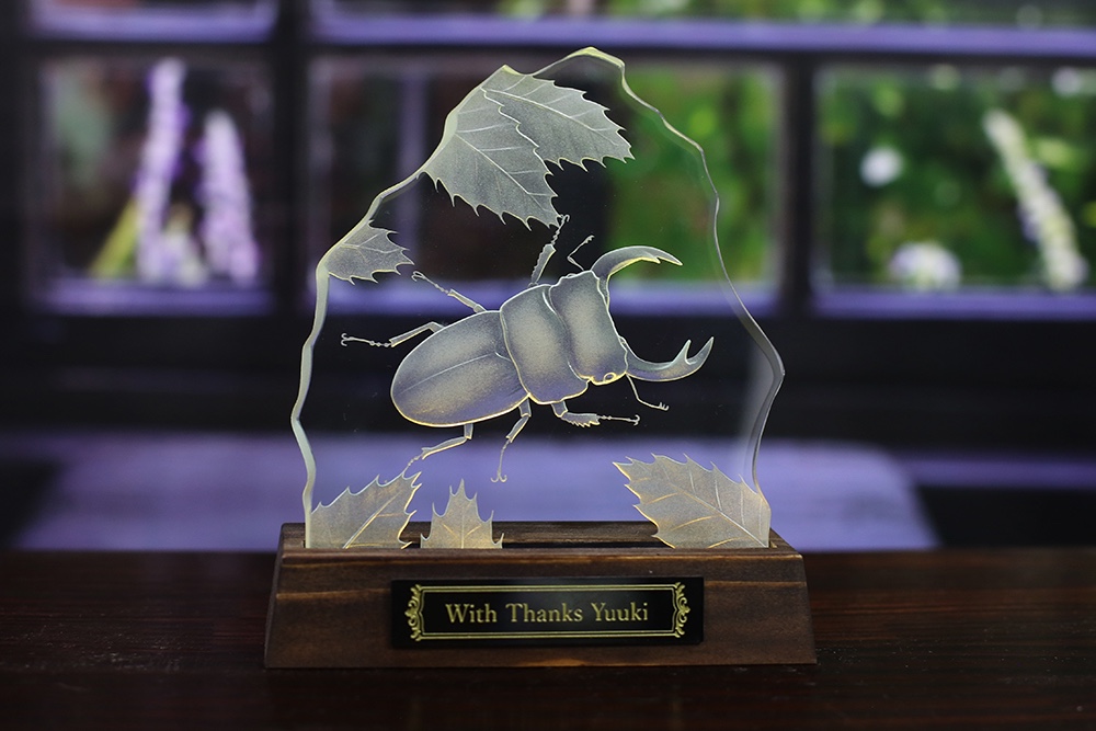 オオクワガタ虫のLED照明付き小さなエッチングガラス パネルオブジェ