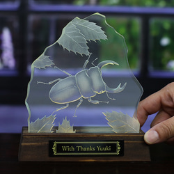 オオクワガタ虫のLED照明付き小さなエッチングガラス パネルオブジェ　　 3枚目の画像