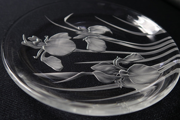 菖蒲のガラス皿 2枚目の画像