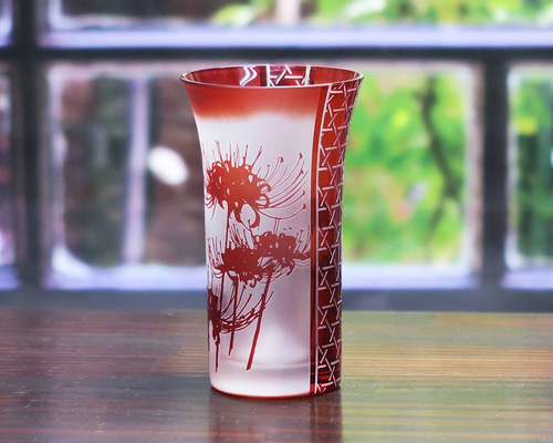 Y957 ボヘミアガラス グラヴィール 赤被せガラス 鹿と風景文花瓶 一対　こ Y957 ボヘミアガラス グラヴィール 赤被せガラス 鹿と風景文花瓶