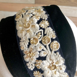 黒のベロア生地と刺繍リボンを使ったヘアターバン　ヘアバンド 5枚目の画像