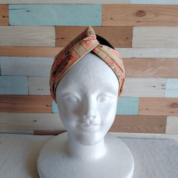 ベージュ&サーモンピンクのペイズリー柄　インド産コットンのプリント生地を使ったクロスヘアターバン　ヘアバンド 5枚目の画像