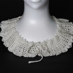 白のシンプルなレース編みのつけ襟（紐） 3枚目の画像