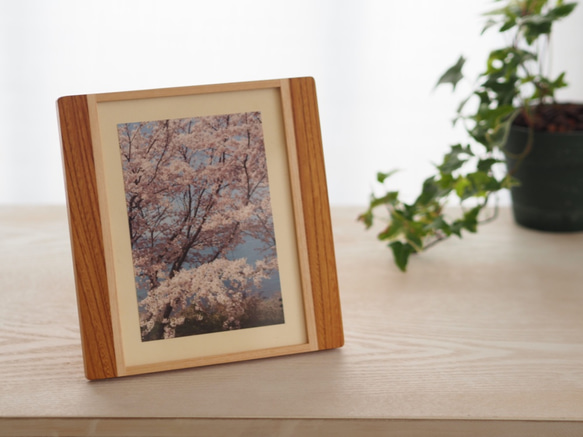 木のフォトフレーム・写真立て　無垢材の手作り　3種（欅・ｹﾔｷ、楓・ｶｴﾃﾞ、紅紫檀） 1枚目の画像