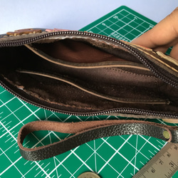 [洗濯物]ポーチ。ツヤブラックレザークラフトウォレットバッグ 革職人の手作り財布屋 本革手縫い 小物入れ 5枚目の画像