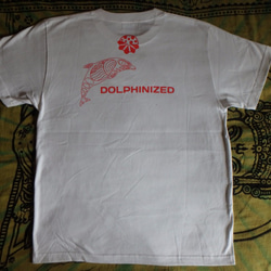 Tシャツ（M）　海　イルカ（ホワイト×レッド） 3枚目の画像