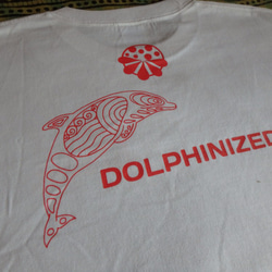 Tシャツ（M）　海　イルカ（ホワイト×レッド） 1枚目の画像