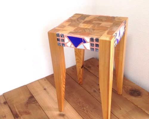 モザイクタイル木製スツール (ガラスタイルーミックス) 椅子