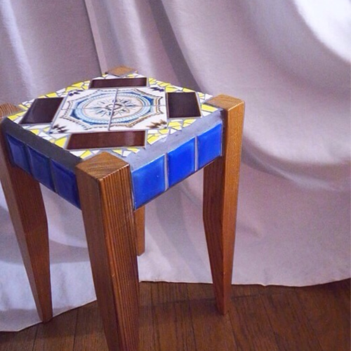 ハンドメイド　レトロタイル風木製スツール ハンドメイド レトロタイル風木製スツール タイル貼りの手作り