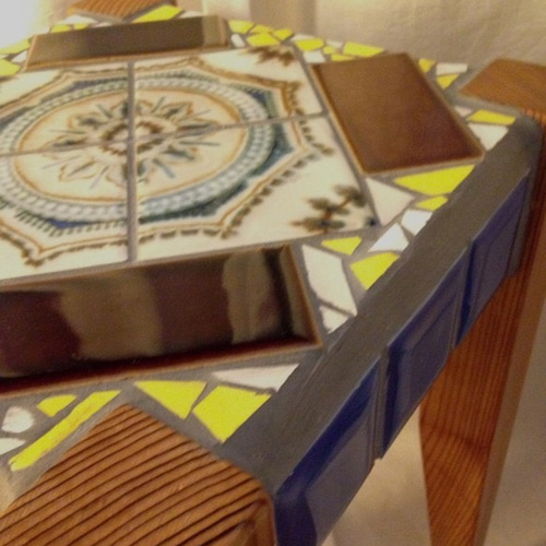 ハンドメイド　レトロタイル風木製スツール ハンドメイド レトロタイル風木製スツール タイル貼りの手作り