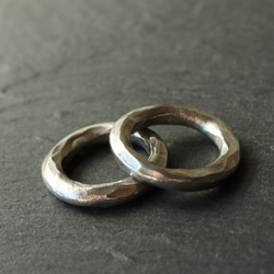 ◆錫 (スズ) × silver リング【Hammered Tin Ring 】刻印 名入れ 1枚目の画像