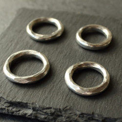 ◆錫 (スズ) × silver リング【Hammered Tin Ring 】刻印 名入れ 3枚目の画像