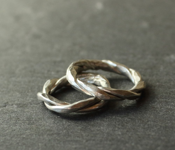 ◆錫 (スズ) × silver リング【Twist Hammered Tin Ring】 1枚目の画像