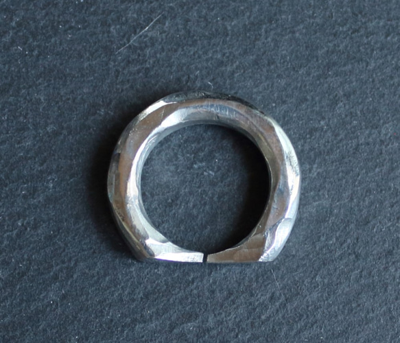 ◆錫 × 銀戒指 [Hammered Omega Tin Ring] 刻名字 第4張的照片