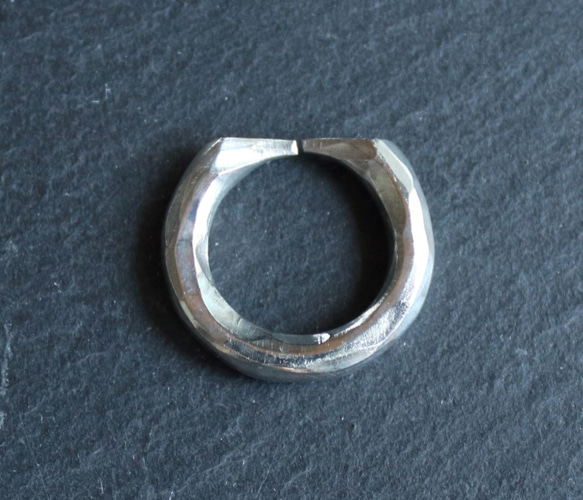 ◆錫 × 銀戒指 [Hammered Omega Tin Ring] 刻名字 第5張的照片