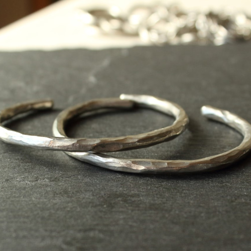 錫 (スズ) × silver バングル【Hammered Tin Bangle 】刻印 名