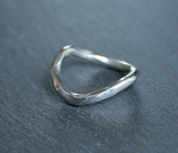 ◆錫 (スズ) × silver リング【Line Hammered Tin Ring 歪み 】 3枚目の画像