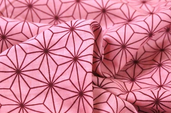 日本の伝統　麻の葉柄のダブルガーゼ　ピンク　【ハンドメイドのための小さな布】　1006-32 2枚目の画像