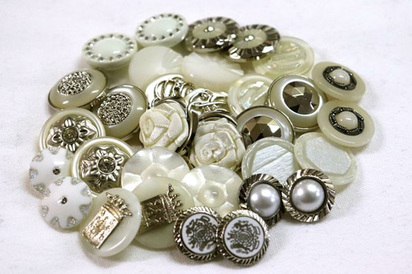 メーカー廃番品 ヴィンテージ ジルコニア入 アンティークボタン  