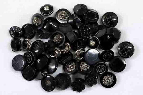 メーカー廃番品　ヴィンテージ　アンティークボタン　ブラック系（小）５　（13～15ｍｍ計４８個）bt14-5 1枚目の画像
