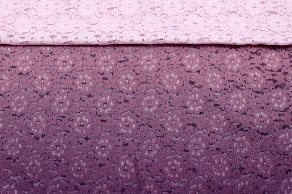 ラッセルレース生地　ぼかし（グラデーション）プリント生地　赤紫系　（約135ｃｍ×約50ｃｍ）　 4枚目の画像