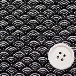 レーヨンちりめん　日本の伝統柄　青海波　黒色 　【ハンドメイドのための小さな布】　0643-38 3枚目の画像