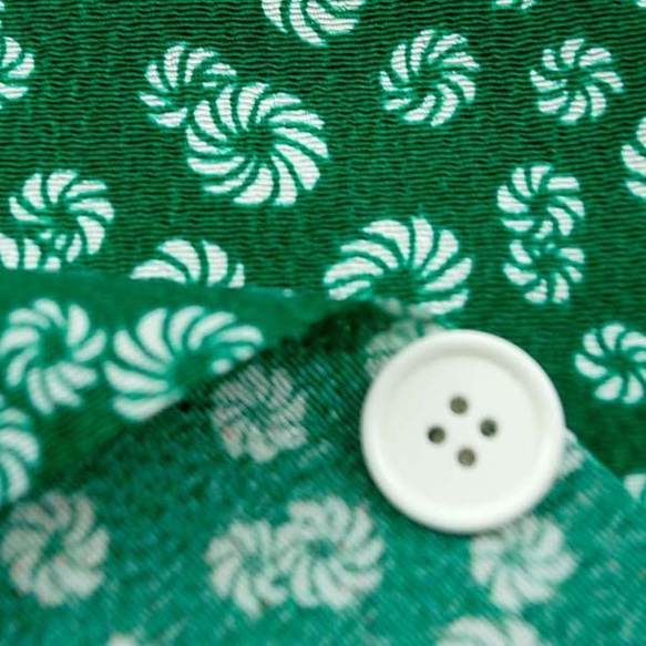 レーヨンちりめん　日本の伝統柄　毛卍紋（唐獅子）　緑色 　【ハンドメイドのための小さな布】　0643-42 2枚目の画像