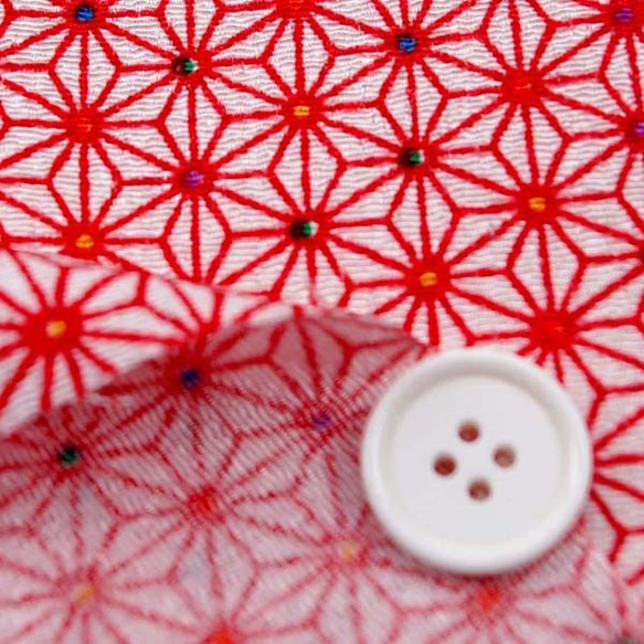 レーヨンちりめん　日本の伝統柄　麻の葉　白地に赤色 　【ハンドメイドのための小さな布】　0643-59 2枚目の画像