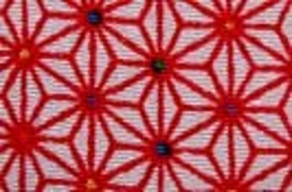 レーヨンちりめん　日本の伝統柄　麻の葉　白地に赤色 　【ハンドメイドのための小さな布】　0643-59 1枚目の画像